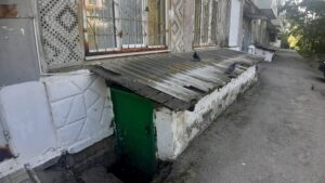 Фото вход в подвал. Коллективное Заявление от собственников: улица Дзержинского, дом 7, поселок Товарково, №1