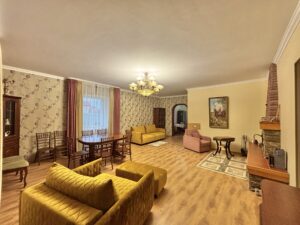 купить дом в Товарково Калужской области гостиная